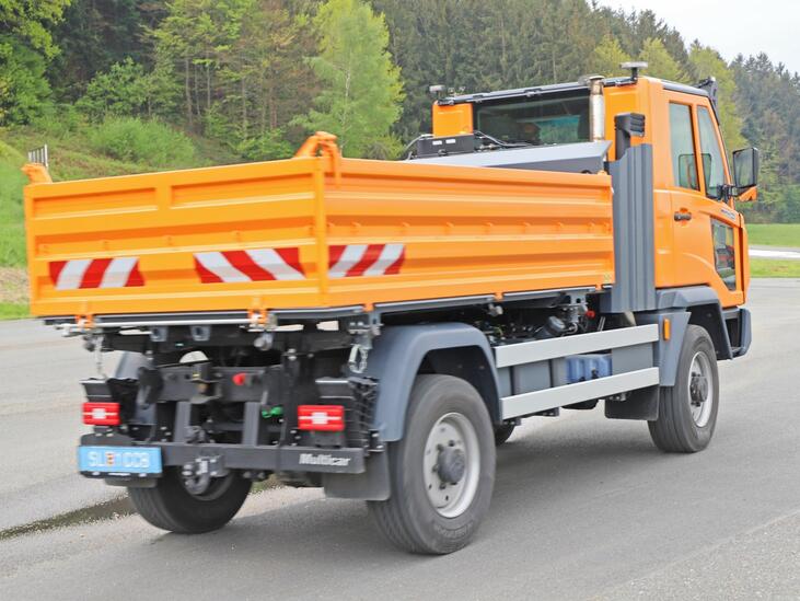 Der Multicar M41 ist mit einer großen Ladefläche ausgestattet optimal für Schüttguttransporte.